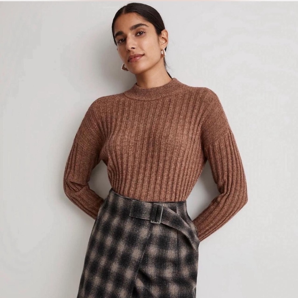 Ribbed Mock Neck Sweater in Warm Brown